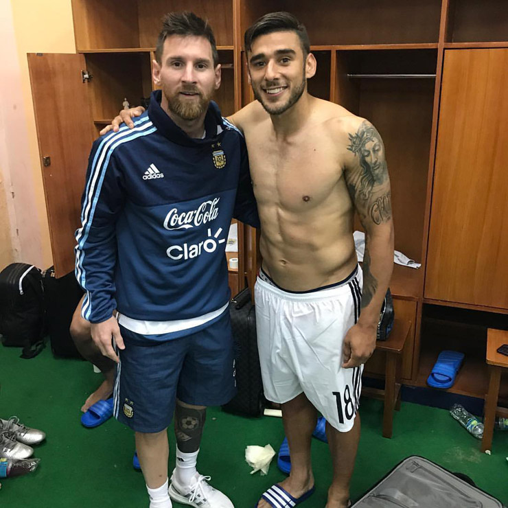 Eduardo Salvio là đồng đội của Lionel Messi ở ĐT Argentina