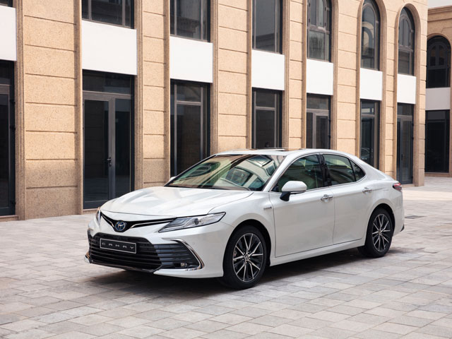 Tin tức ô tô - Giá xe Camry niêm yết, lăn bánh và đánh giá nhanh