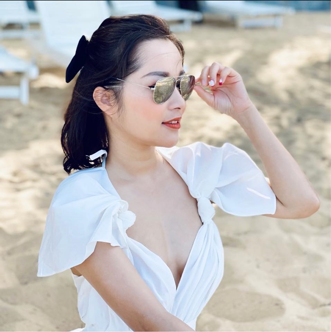 Minh Hương từng gây được chú ý với vai Vàng Anh trong phim &#34;Nhật ký Vàng Anh&#34; phần 1 năm 2006. Hiện tại, người đẹp sinh năm 1986 chuyển hướng sang làm MC - BTV cho kênh truyền hình ANTV. Thỉnh thoảng, cô mới tham gia đóng phim. Bộ phim gần đây nhất của Minh Hương là &#34;11 tháng 5 ngày&#34;.
