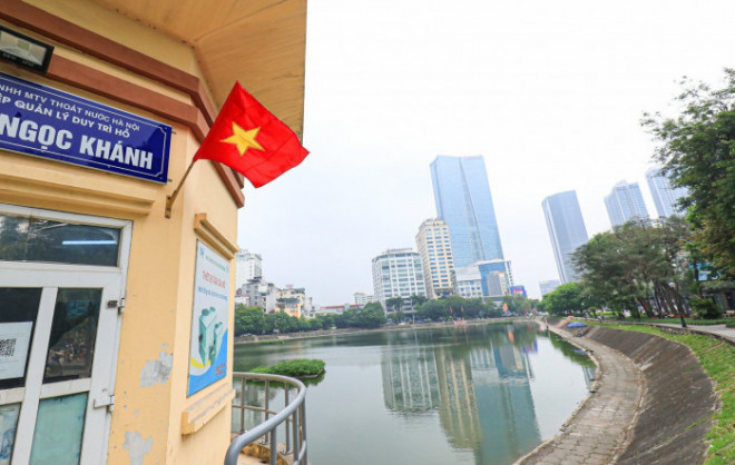 UBND quận Ba Đình (Hà Nội) cho biết, hiện nay quận đã báo cáo UBND thành phố Hà Nội xem xét chấp thuận việc tổ chức Khu phố kinh doanh dịch vụ - đi bộ khu vực hồ Ngọc Khánh (phường Ngọc Khánh) và Khu phố ẩm thực đêm kết hợp đi bộ Đảo Ngọc-Ngũ Xã (bán đảo Trúc Bạch, phường Trúc Bạch). Nếu được chấp thuận, quận sẽ sớm triển khai, đưa vào phục vụ nhân dân Thủ đô và du khách.