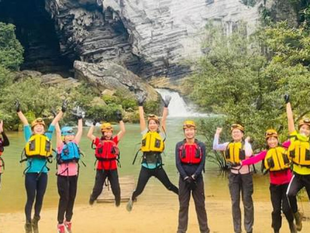 Bạn trẻ - Cuộc sống - Giới trẻ đua nhau khoe ảnh kỷ niệm khám phá hang Sơn Đoòng