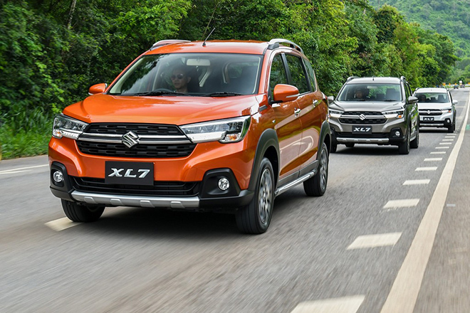 Price of Suzuki XL7 car rolling in April 2022, many attractive incentives - 14