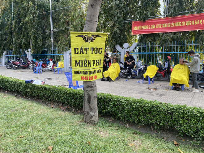 Hớt tóc trên đường Quang Trung, quận Gò Vấp, TP HCM