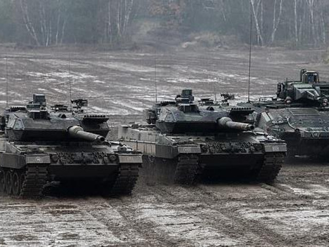 Bị thúc giục, Đức cấp luôn cho Ukraine hơn tỷ USD sắm vũ khí