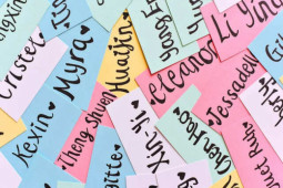 Kinh doanh - Nghề khó tin: Đặt tên cho con nhà người ta, bỏ túi cả trăm triệu