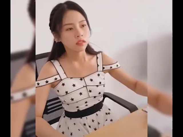 Clip hài hước - Gái xinh "tấu hài" khiến các anh phải cười ngả nghiêng