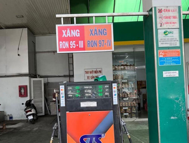 Xăng RON 97 được bán tại TP HCM.