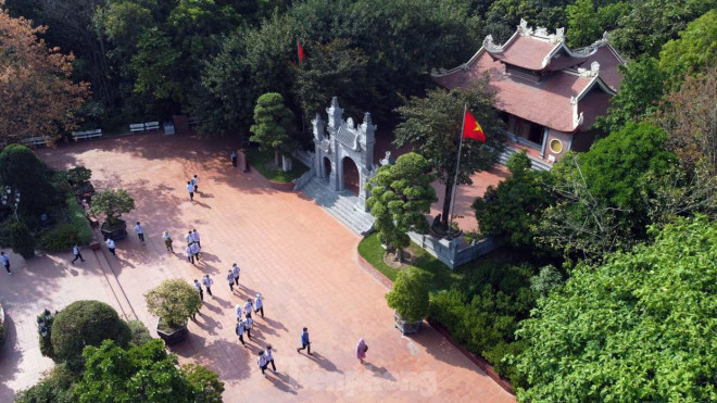 Trao đổi với Tiền Phong, ông Nguyễn Văn Phương - Giám đốc Bảo tàng Hải Phòng cho biết, từ khi hoàn thành, Khu di tích Bạch Đằng Giang đã thu hút rất nhiều du khách đến tham quan chứng tích lịch sử, tưởng niệm các anh hùng dân tộc.