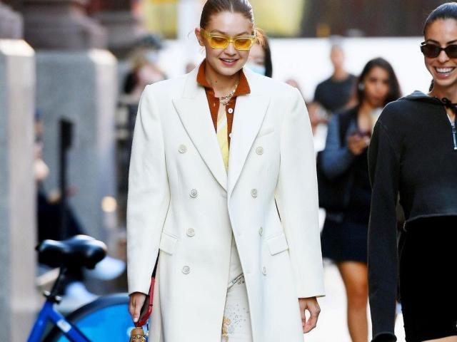 Thời trang - Reformation đặt cược vào quần denim bền vững với người nổi tiếng