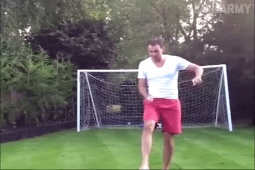 Tranh vui - Đỡ không nổi khi những ông bố bá đạo nhận nhiệm vụ trông con