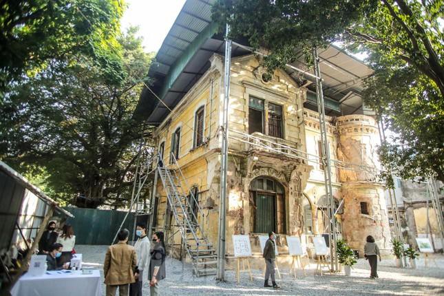 Who do 600 old French villas in Hanoi sell to?  - first