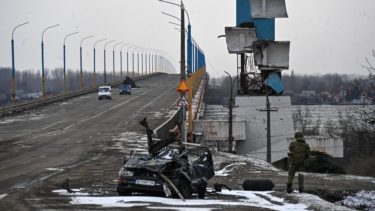 Cây cầu bắc qua sông Dnipro từng là địa điểm giao tranh ác liệt ở Kherson trong những ngày đầu xung đột Nga-Ukraine.