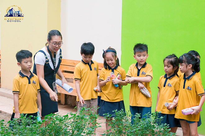 Học sinh Everest tiếp cận cách giáo dục đa dạng trong nhiều lĩnh vực.