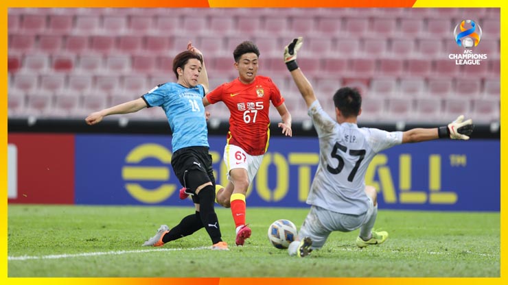 Kawasaki Frontale (áo xanh) sớm dẫn bàn trước&nbsp;Guangzhou FC