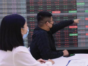 Kinh doanh - Hàng trăm mã giảm sàn, trắng bên mua: Điều gì đang xảy ra với thị trường chứng khoán Việt?