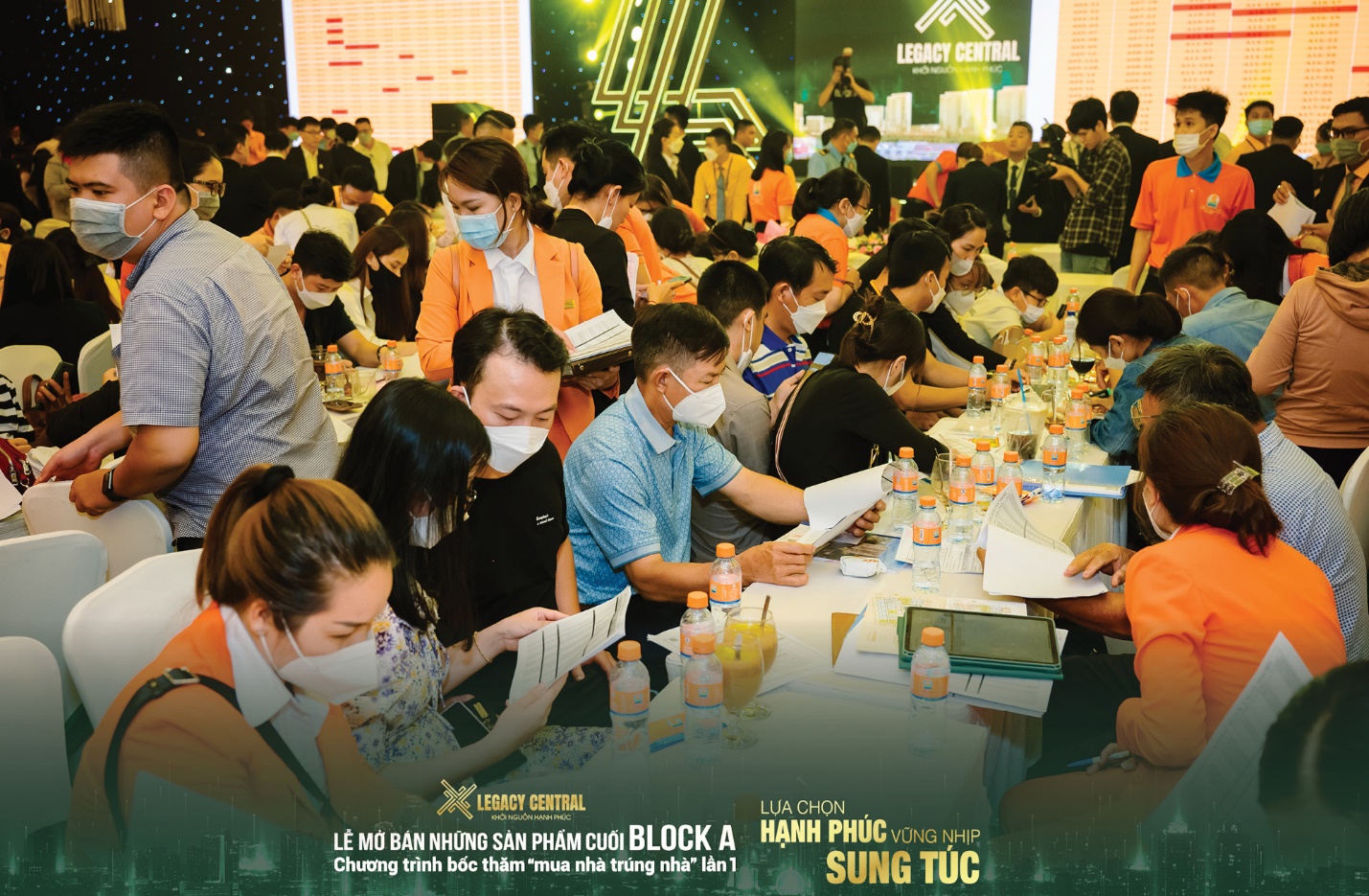 Đông đảo khách hàng tìm hiểu cơ hội an cư và đầu tư tại lễ mở bán dự án