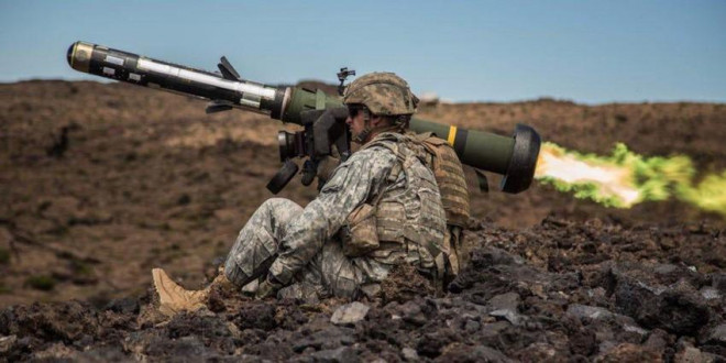 Lính Mỹ phóng tên lửa Javelin tại thao trường ở Hawaii năm 2016. Ảnh: PATRICK KIRBY/US ARMY