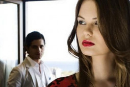 Bạn trẻ - Cuộc sống - Giám đốc xây dựng bị vợ trẻ "cắm sừng" vì lý do chẳng người đàn ông nào có thể ngờ