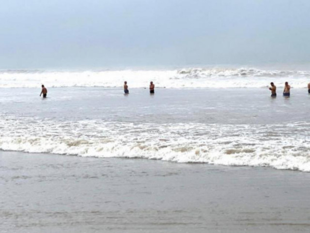 Tin tức trong ngày - Thầy hiệu trưởng trường THPT ở Đà Nẵng đuối nước tử vong khi tắm biển