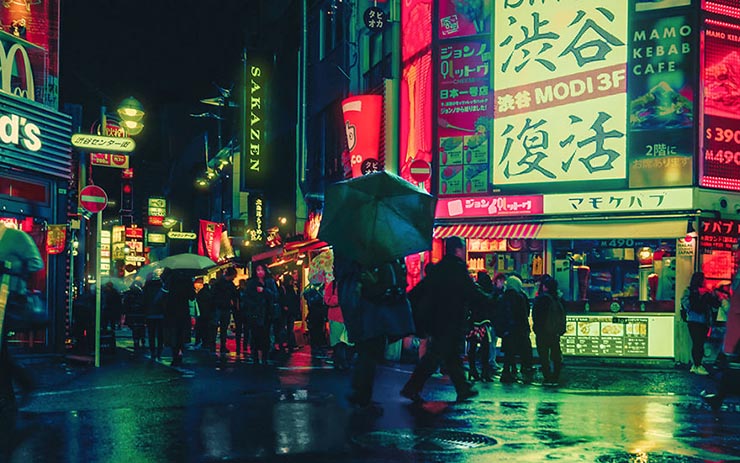 10. Tokyo về đêm trong một ngày mưa mang nét đẹp trầm buồn, chỉ cần lang thang vài con phố, thưởng thức 1 tô mì ramen nóng hổi lúc nửa đêm, đó là một điều thực sự đáng mong chờ.
