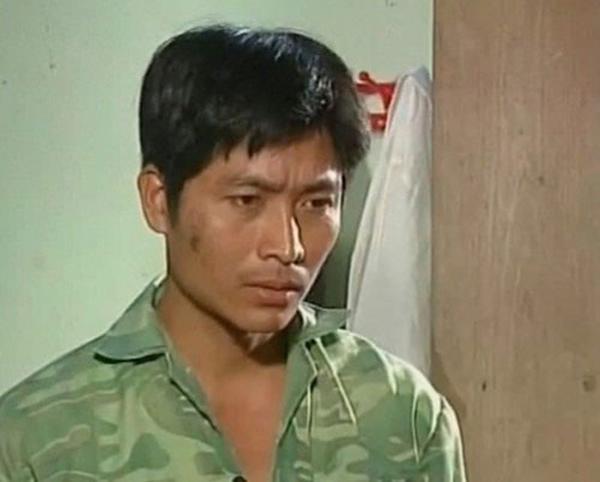 Diễn viên Quốc Tuấn trong bộ phim nổi tiếng một thời "Người vác tù và hàng tổng"