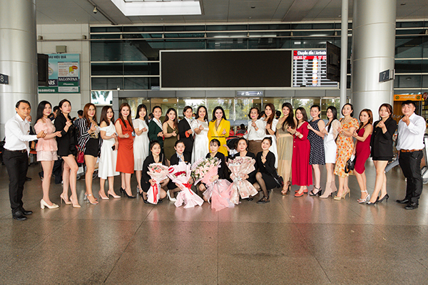 CEO Cao Thị Thùy Dung bất ngờ khi được chào đón nồng nhiệt tại sân bay - 3