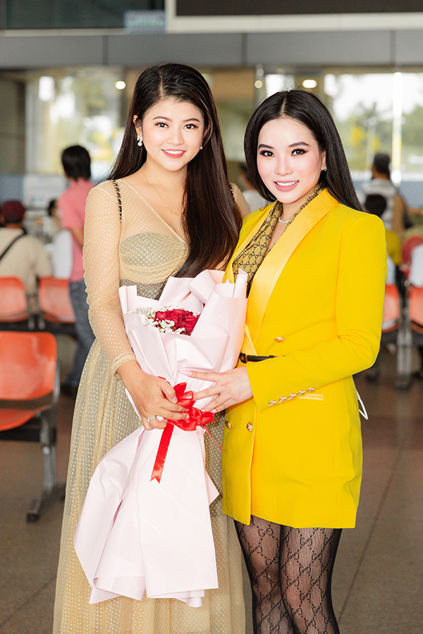 CEO Cao Thị Thùy Dung bất ngờ khi được chào đón nồng nhiệt tại sân bay - 2