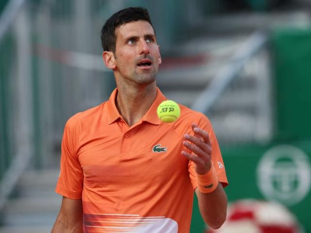 Djokovic muốn HLV ”giữ mồm giữ miệng”, Tsitsipas muốn ngôi số 2 thế giới