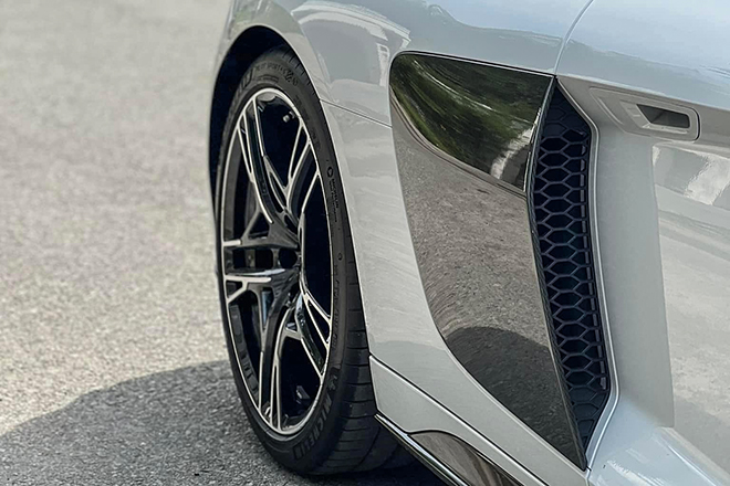 Audi R8 Performance chạy lướt rao bán giá thấp hơn vài tỷ đồng - 6