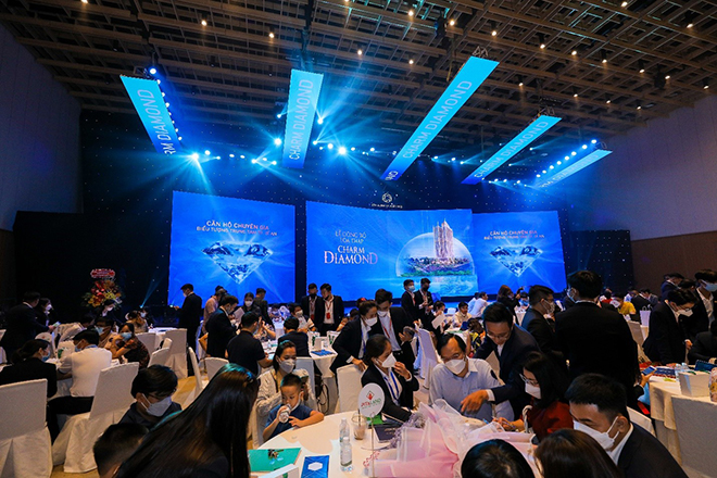 Sự kiện thu hút hàng trăm khách hàng và nhà đầu tư