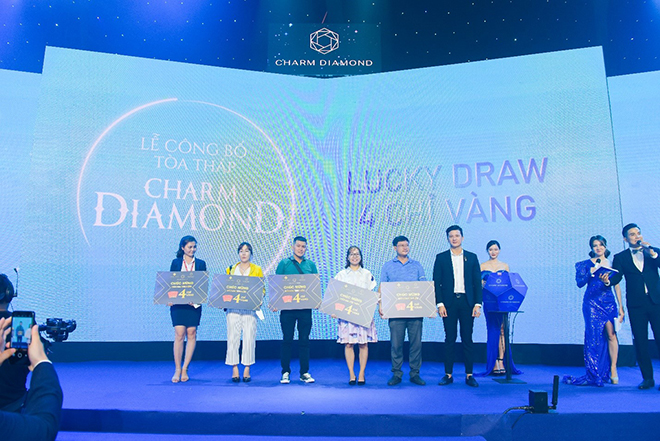 Nhiều giải thưởng giá trị đã được dành tặng cho khách hàng may mắn