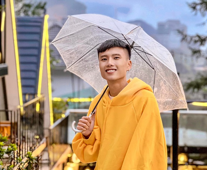 TikToker, YouTuber làm phụ hồ đổi đời kiếm hàng trăm triệu, tậu xe hơi ở nhà sang - 1