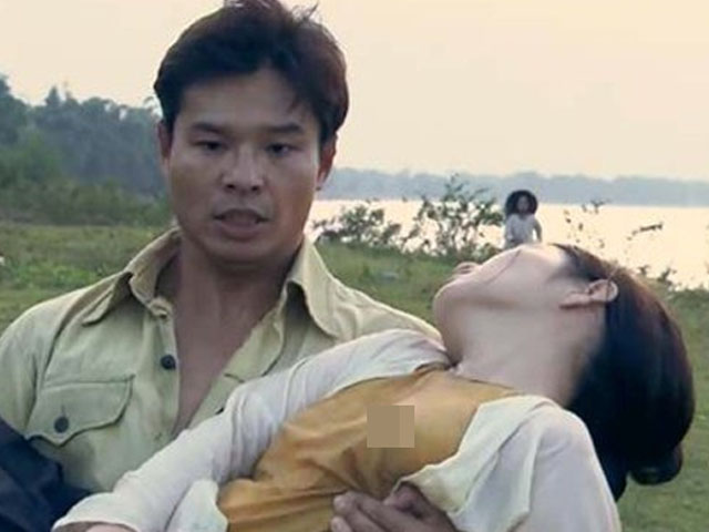 Thời trang - Mặc "không phòng hộ" trên phim truyền hình: Đồ ngủ chưa gây ồn ào bằng áo yếm mỏng manh?