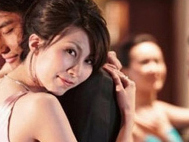 Bạn trẻ - Cuộc sống - Nhận được quà tặng bất ngờ từ người lạ, vợ sốc nặng phát hiện ra bí mật động trời của chồng