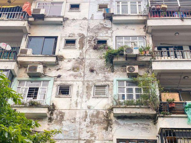 Kinh doanh - Cận cảnh các khu nhà tạm cư xuống cấp ở Hà Nội