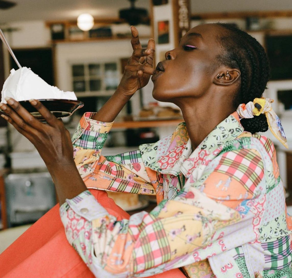 "Visible mending", xu hướng bền vững mới cho giới trẻ khéo tay - 1