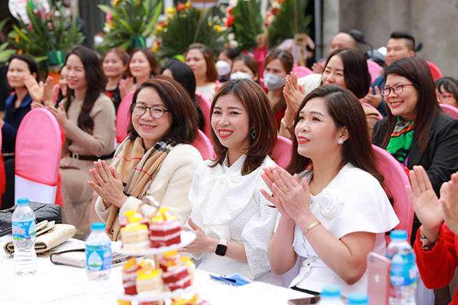 PGS.TS Ngô Kim Chi (Đeo kính bên trái) &amp; Giám đốc Điều hành Miskafa - Bà Tú Đinh (Giữa)
