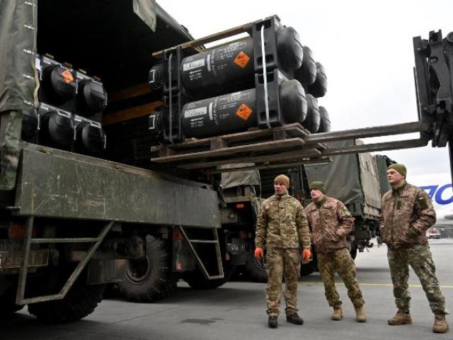 Mối lo ngại đằng sau việc Mỹ không thể kiểm soát vũ khí chuyển cho Ukraine