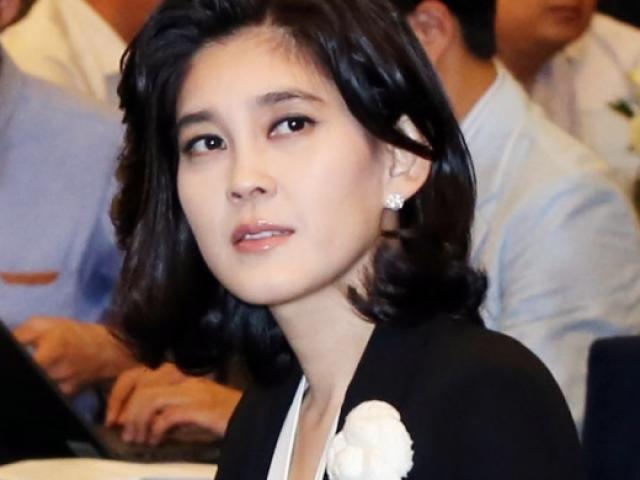”Công chúa Samsung” đi họp đại hội cổ đông cũng trở thành chủ đề nóng vì quá đẹp