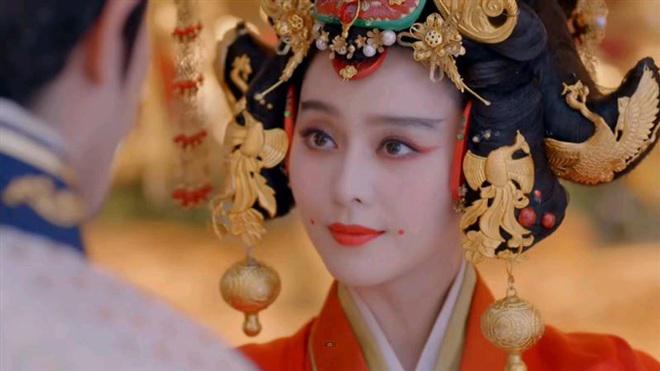 Các bước trang điểm của phụ nữ thời Đường rất cầu kỳ.