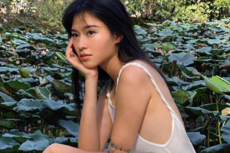 Người mẫu Minh Hà khoe dáng đẹp trong bộ ảnh bên ao sen