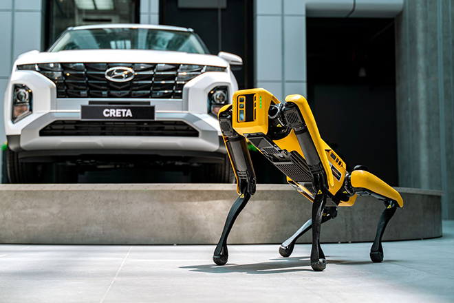 Hyundai Việt Nam đưa robot mới về phục vụ trong các showroom - 1