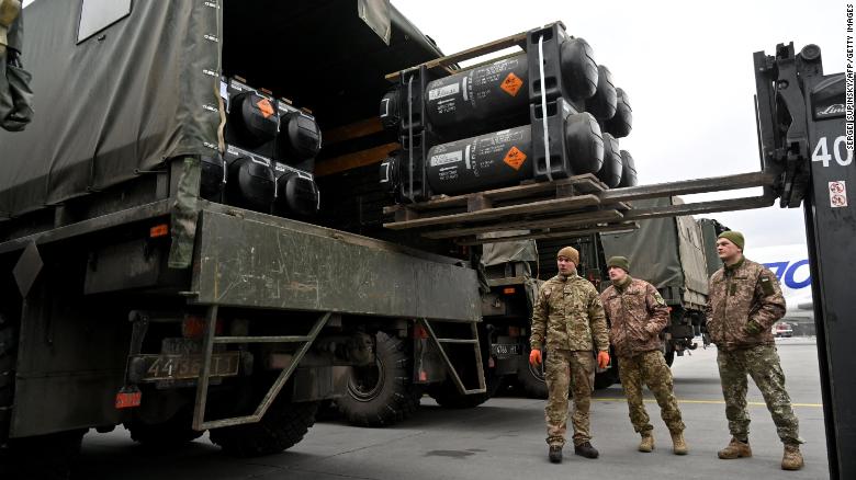 Lô tên lửa Javelin được&nbsp;Mỹ chuyển cho quân đội Ukraine.