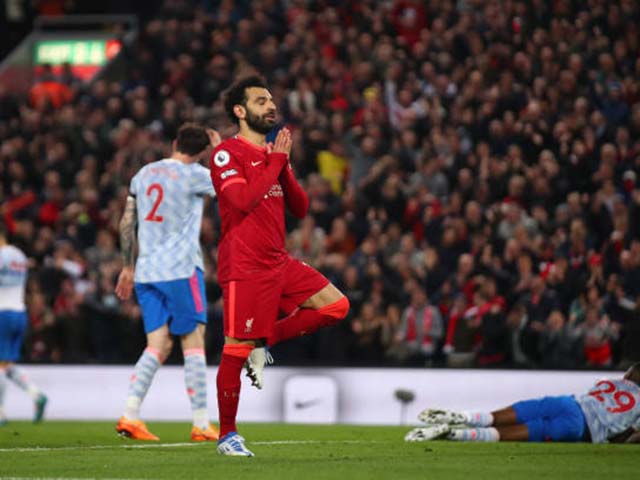 Salah ăn mừng bàn thắng vào lưới Liverpool