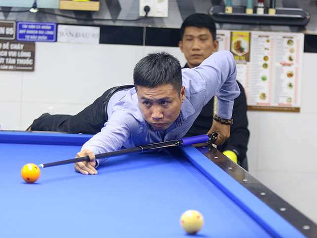 Thể thao - Cơ thủ bi-a ghi điểm như lên đồng, loại sốc “Vua cơ điên” Ngô Đình Nại