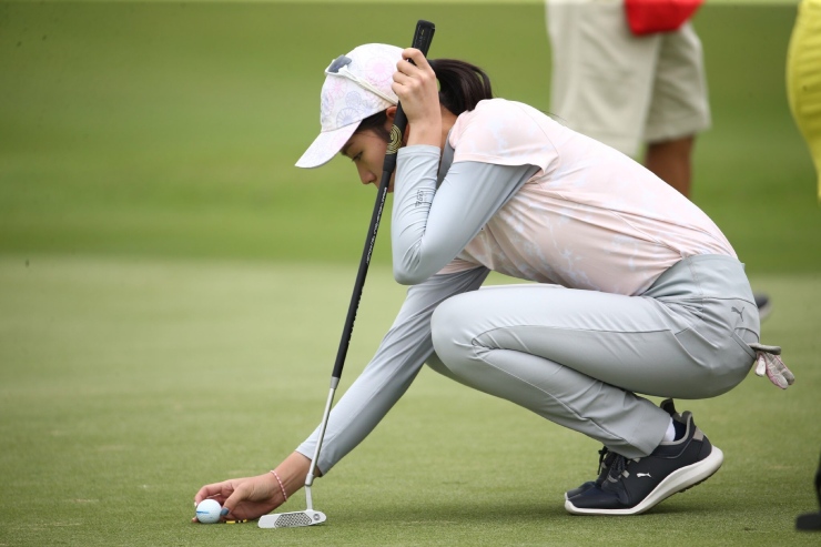 Các VĐV tập trung cao độ trong từng cú đánh