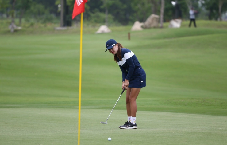 Các "bóng hồng" khoe sắc, đua tài ở giải golf vô địch quốc gia 2022 - 9