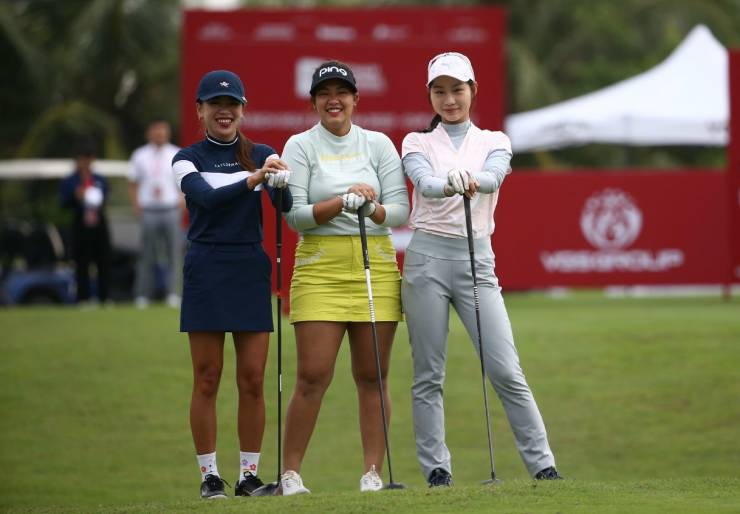 Theo thống kê,19/138 VĐV dự giải tranh tài ở bảng nữ. 4 người trong số đó cũng sẽ đại diện cho đội tuyển Golf Việt Nam tranh tài tại SEA Games 31 trên sân nhà vào tháng 5 gồm Đoàn Xuân Khuê Minh, Phạm Thị Yến Vi, Lê Thị Thanh Thuý, Lê Chúc An.