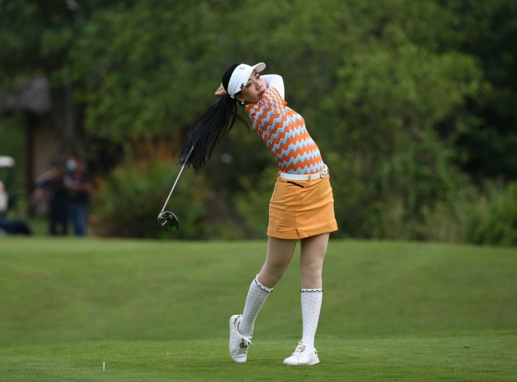 Các "bóng hồng" khoe sắc, đua tài ở giải golf vô địch quốc gia 2022 - 8