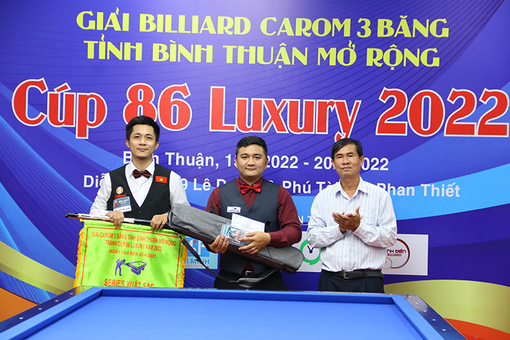 Nguyễn Văn Tài và Trần Thanh Lực cùng đoạt giải "Series xuất sắc" với cú đánh 16 điểm